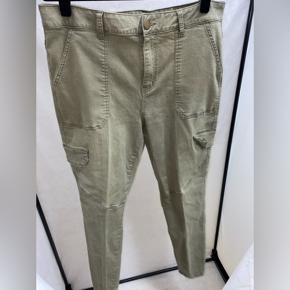 ASHLEY STEWART CARGO JEAN SIZE 18
